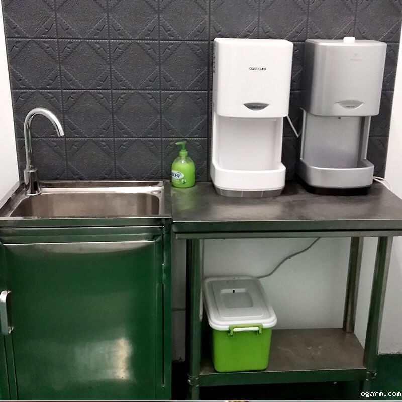 自动感应酒精喷雾式消毒器